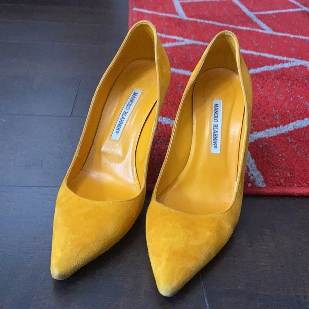 Manolo Blahnik BB Yellow Suede Pumps size 39